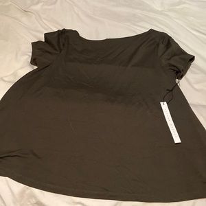 Army green shirt sleeve shirt,